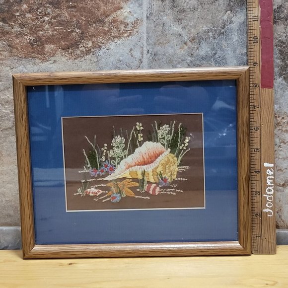 VTG Crewel Embroidery Pair Seashells Wildflowers Framed Hanging Wall Decor - Picture 10 of 13